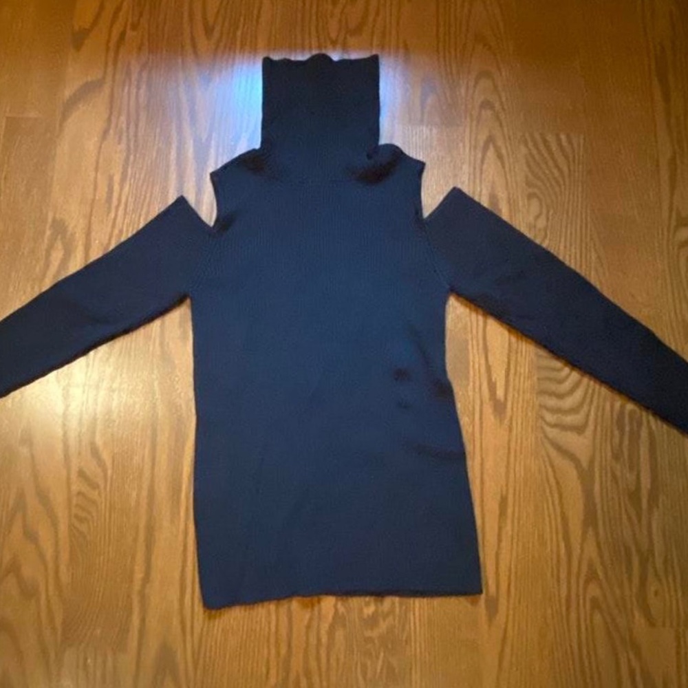 525 America turtleneck